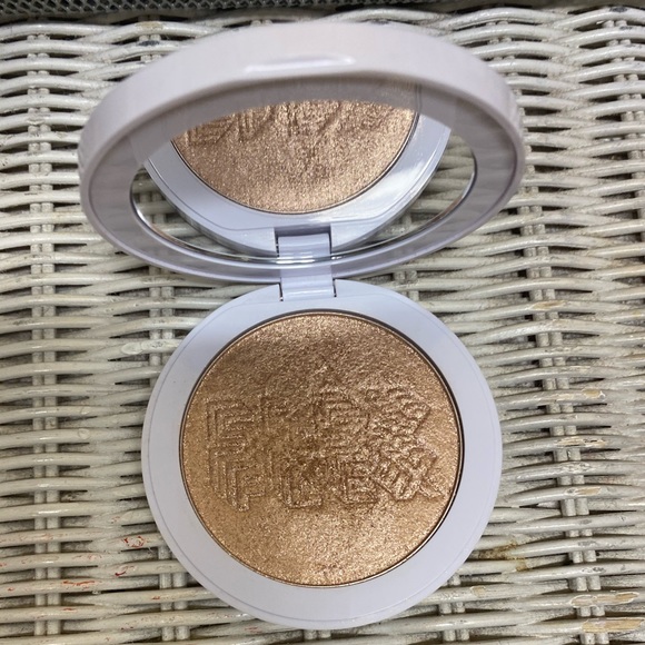 milk blitzed highlighter